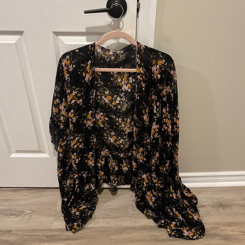 American Eagle Sheer Floral Shawl/Cape